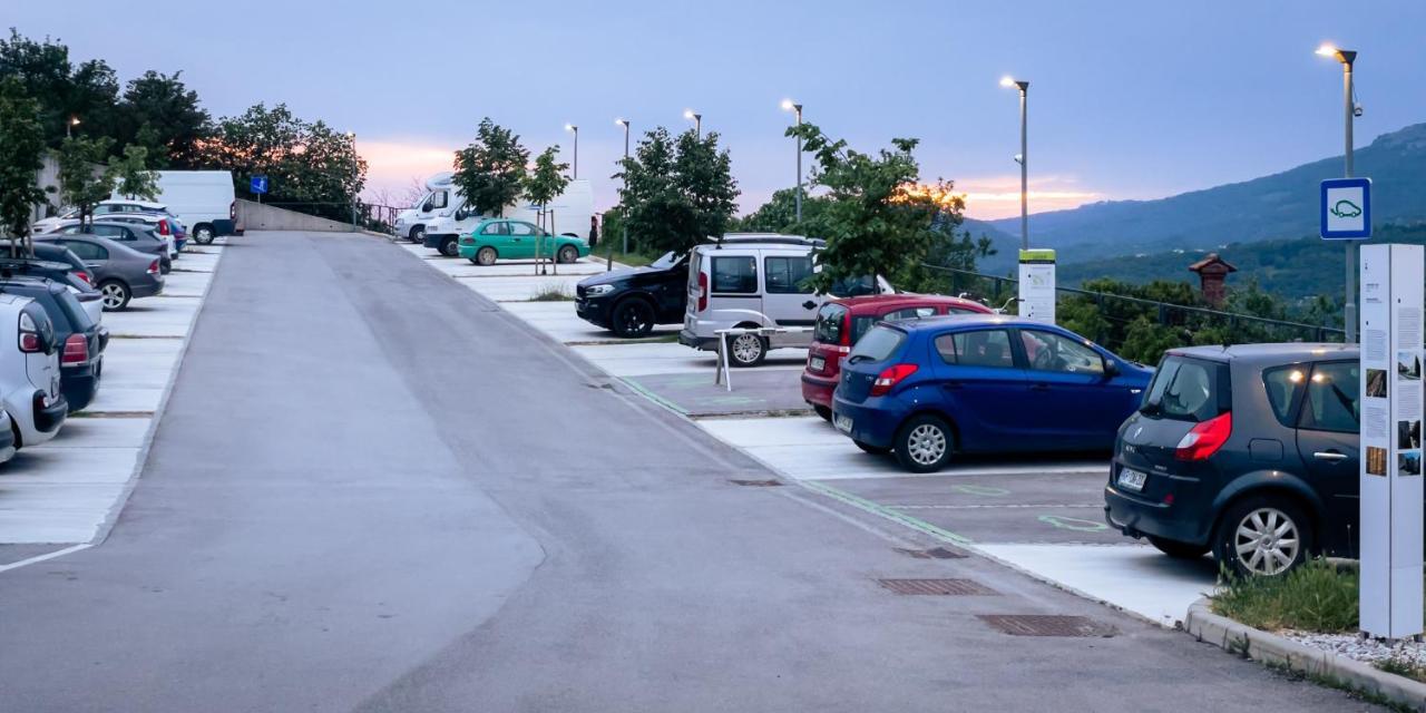 Apartment Villa Irena Great For A Family Holiday With Free Parking And Ev Station Ajdovscina Luaran gambar